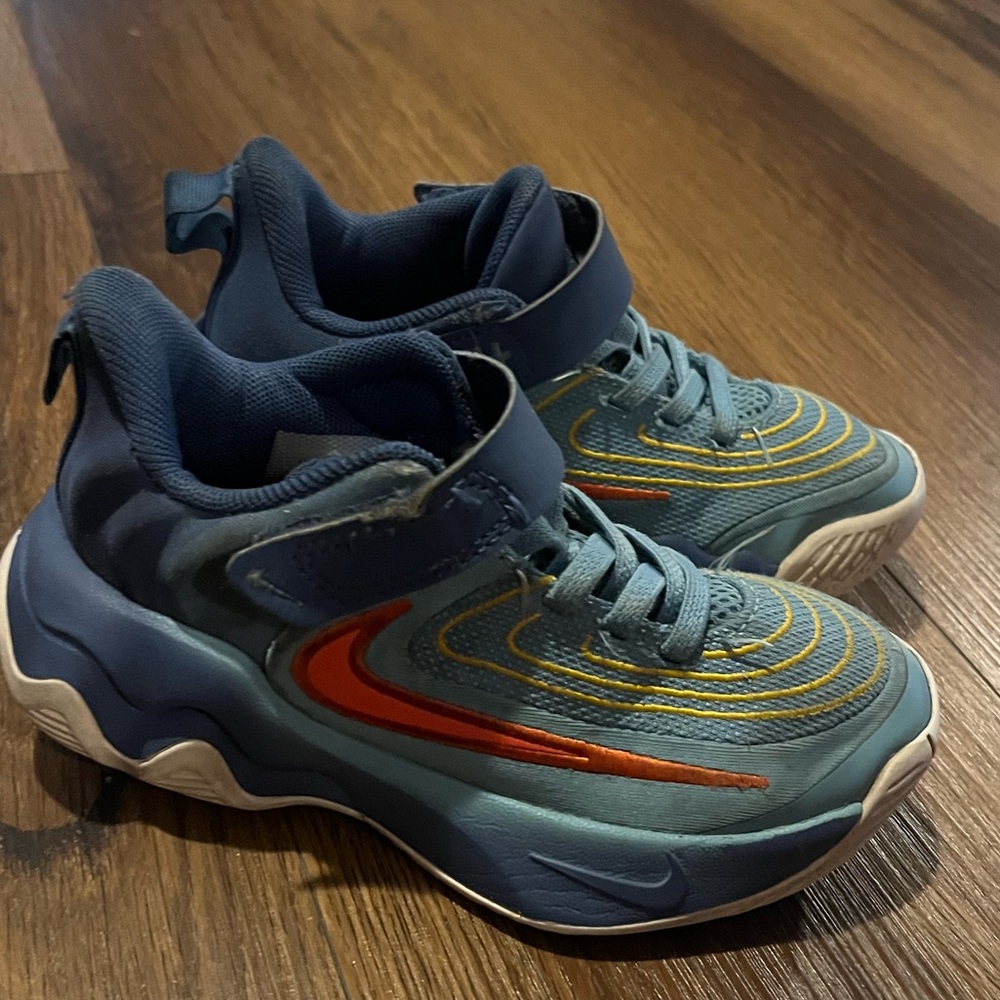 Nike Giannis Shoes - 10C little boys